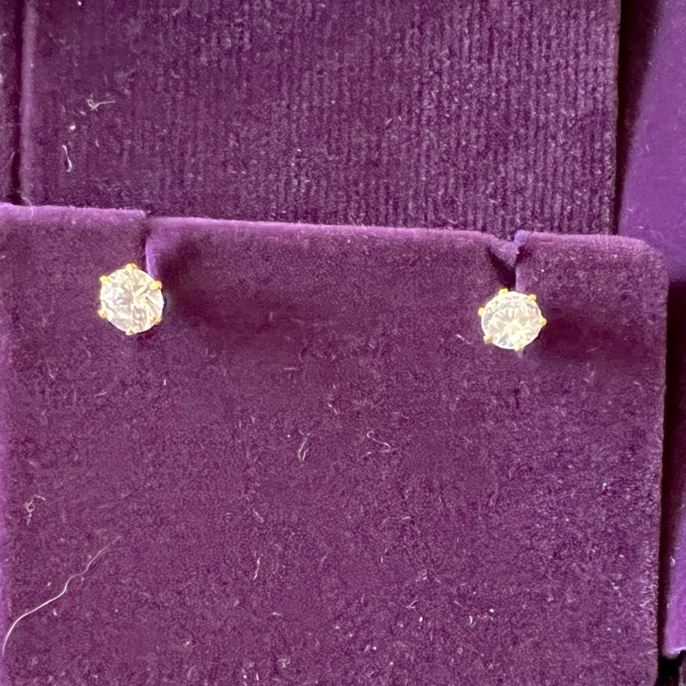 22kt pure gold cubic zircon stud earrings